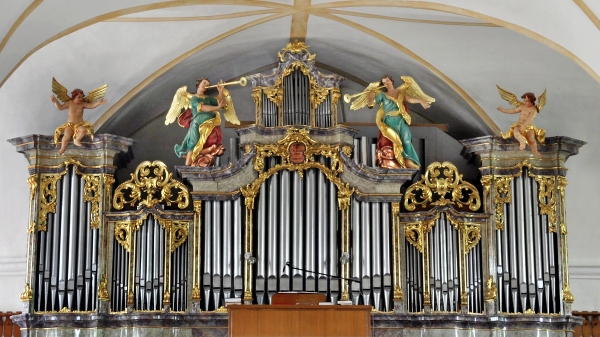 Organ vo farskom kostole sv. Ladislava; klikmutím na obrázok sa obraázok zväčší