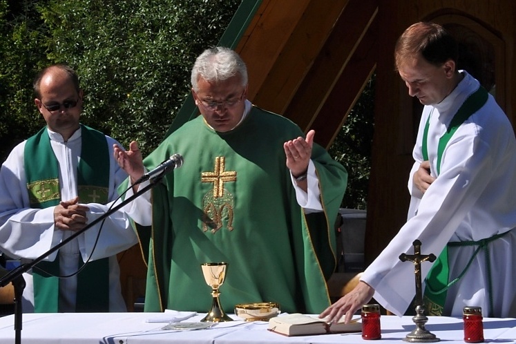 Požehnanie kaplnky sv. Huberta pri chate Oselná v Porubskej doline - 1. september 2015.;